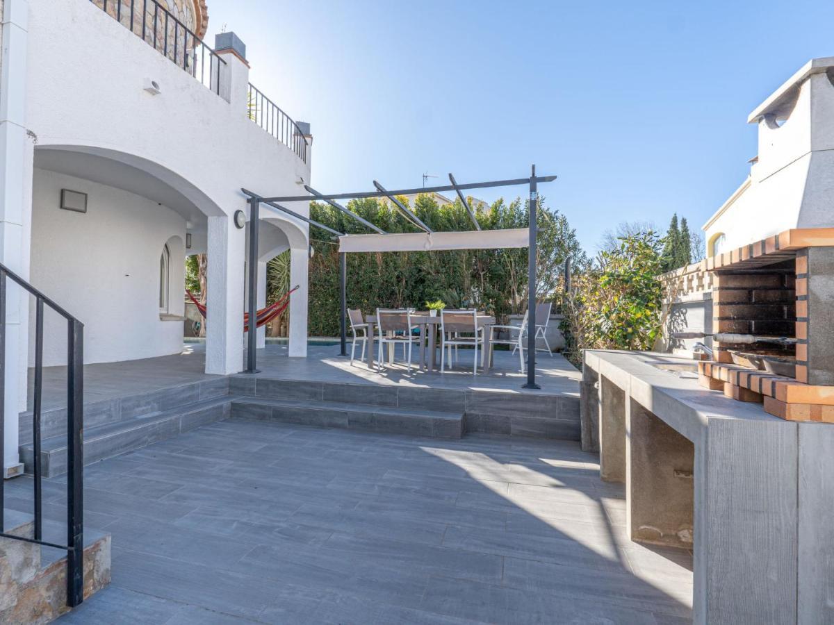 Dreams By Interhome * Empuriabrava